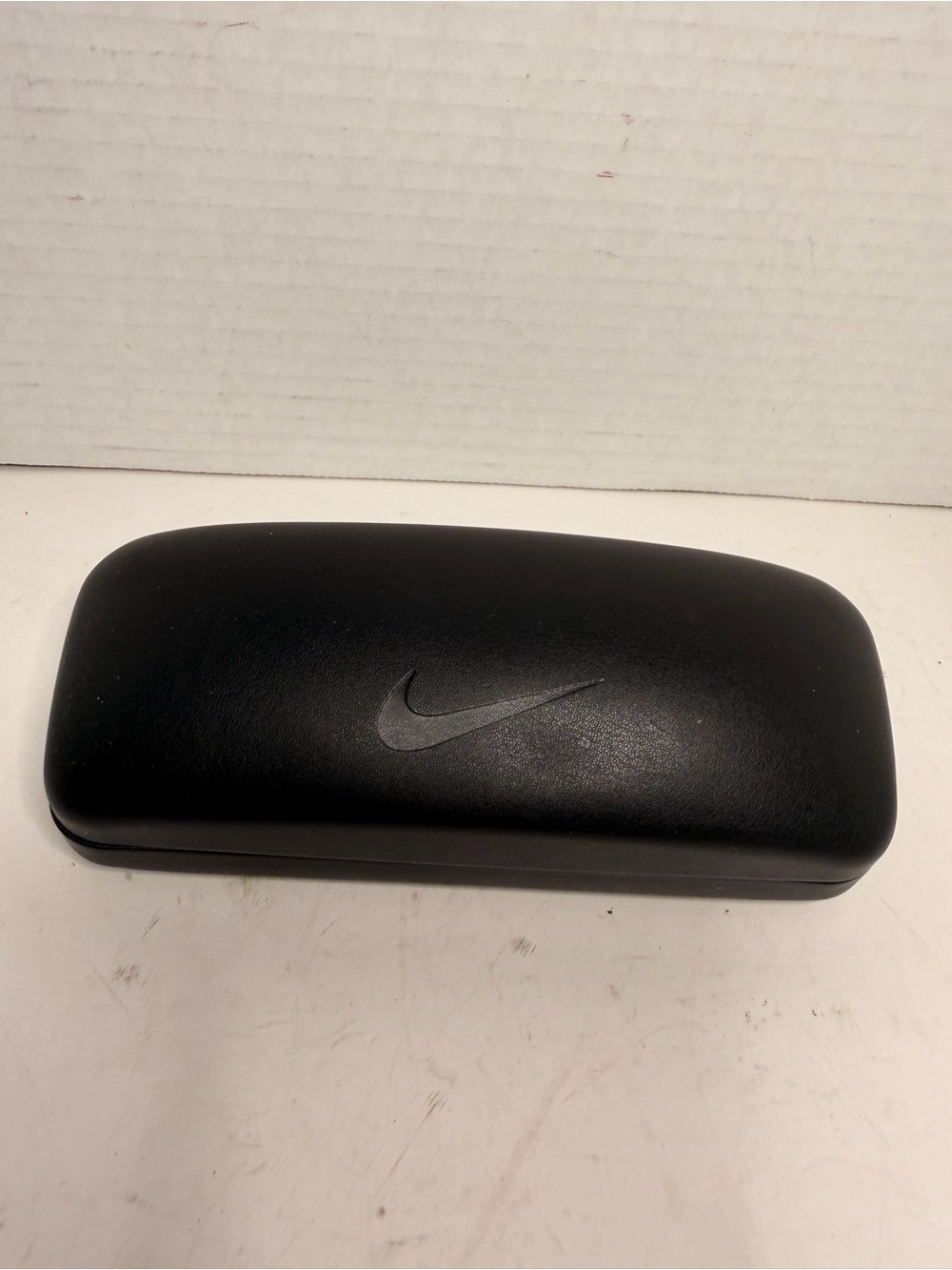 Nike Hard Clamshell
Eyeglass Case with Cleaning
Cloth Black